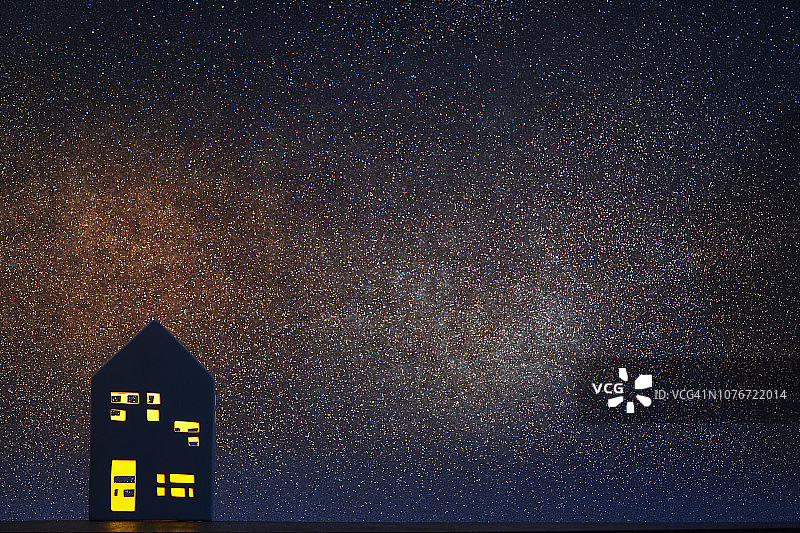 乡村小屋上方夜空的星星图片素材