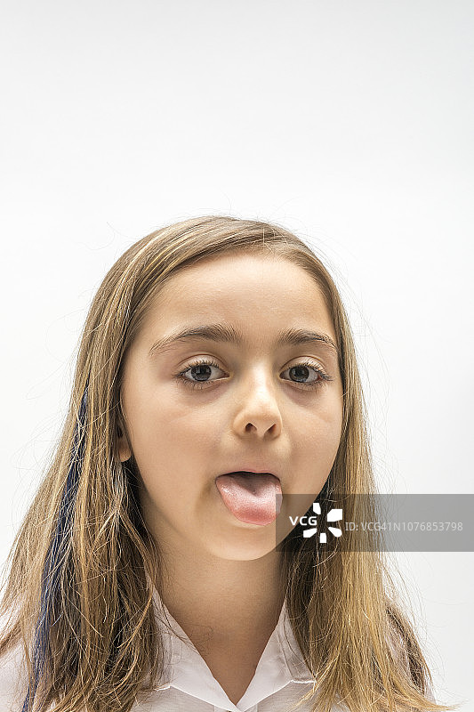 吐舌头的小女孩图片素材