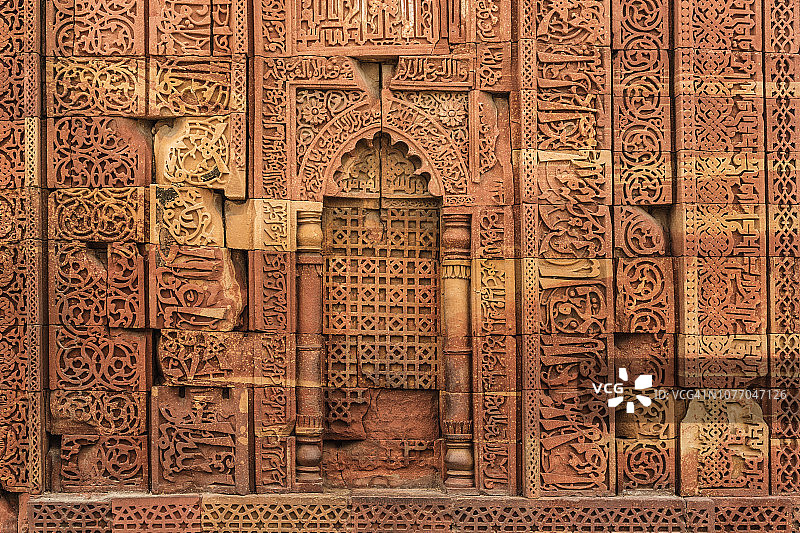 印度德里顾特卜塔建筑群的华丽墙壁图片素材