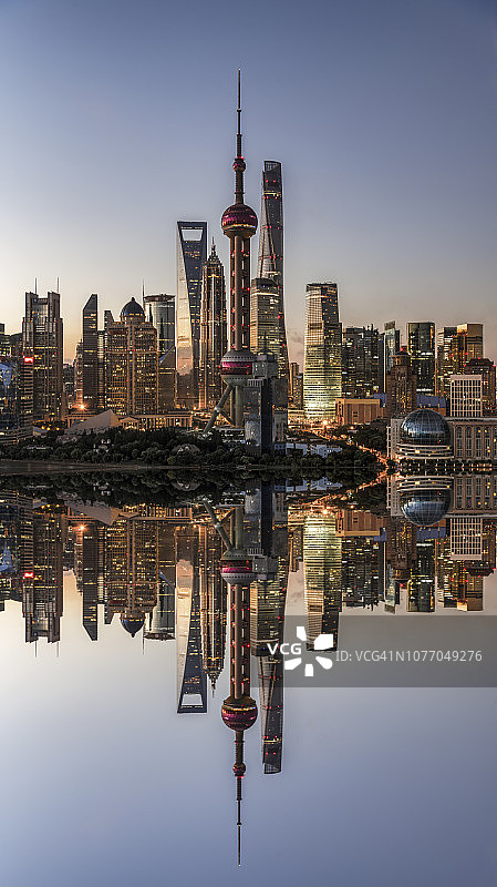 上海陆家嘴的黎明俯视图图片素材