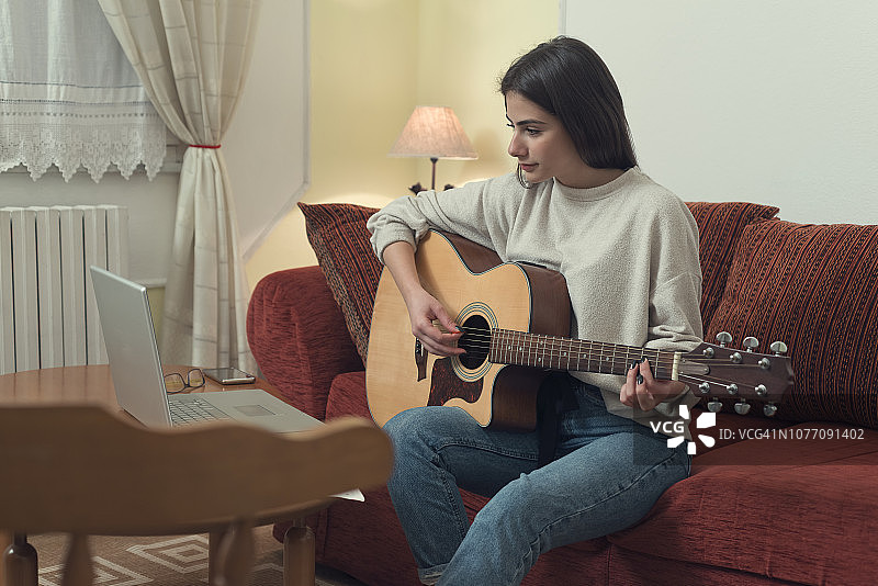 年轻艺术家图片素材