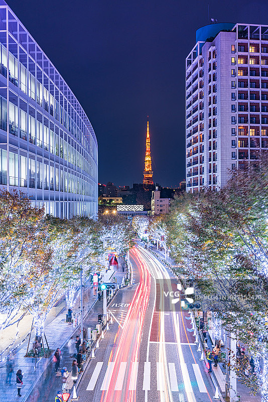 圣诞节冬季灯饰，日本东京（黄昏）图片素材