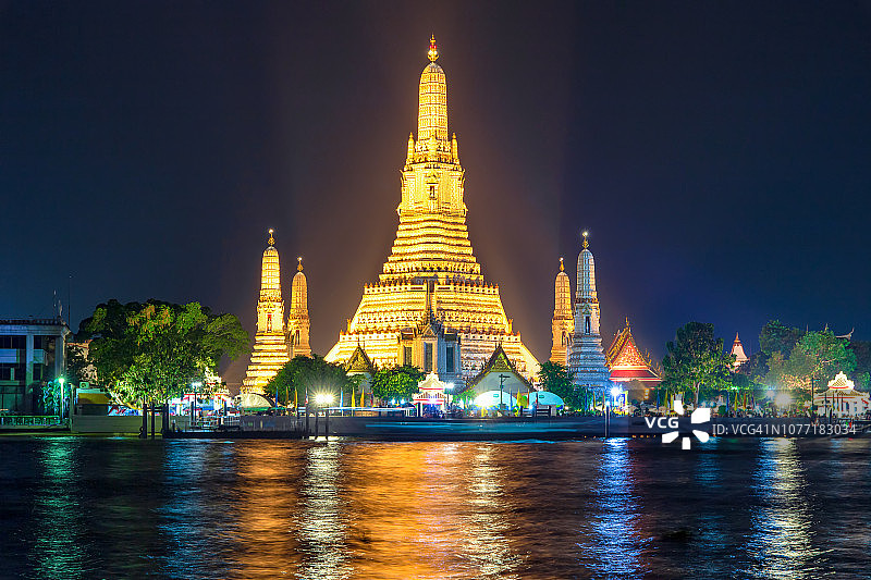 夜晚的阿伦寺佛教场所图片素材