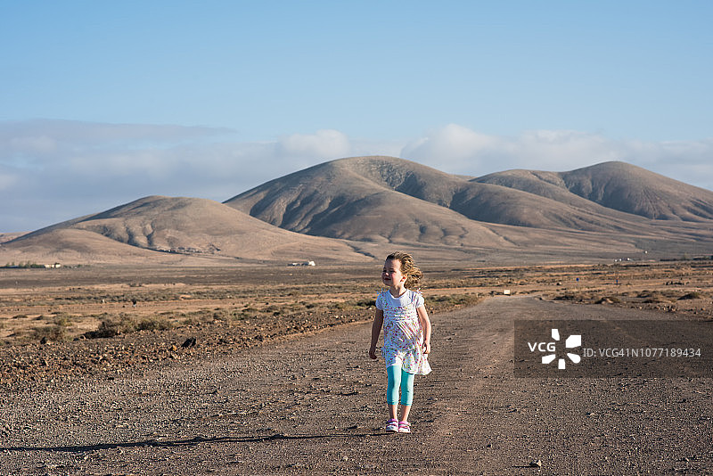 索菲亚-诺瓦科娃-2018-02-17-皮耶德拉海滩寒冷图片素材