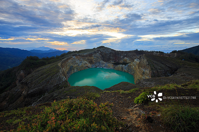 印度尼西亚东努沙登加拉的克里穆图火山图片素材