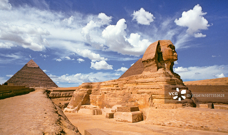 埃及吉萨金字塔群和狮身人面像图片素材