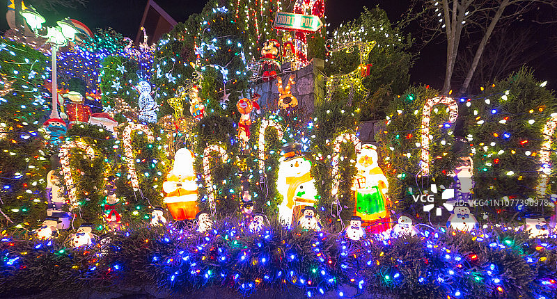 加拿大不列颠哥伦比亚省西温哥华的圣诞彩灯装饰图片素材