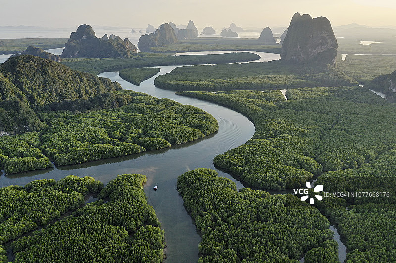 泰国攀牙湾日落航拍景观图片素材