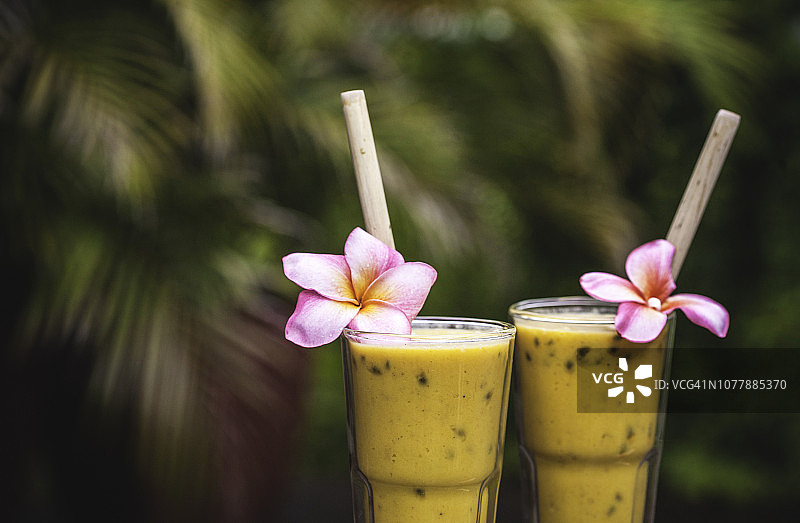 百香果和芒果冰沙图片素材