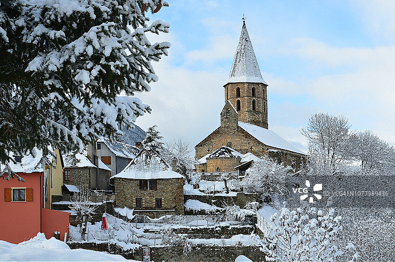 女商人肖像：笑容满面的年轻职场女性图片素材