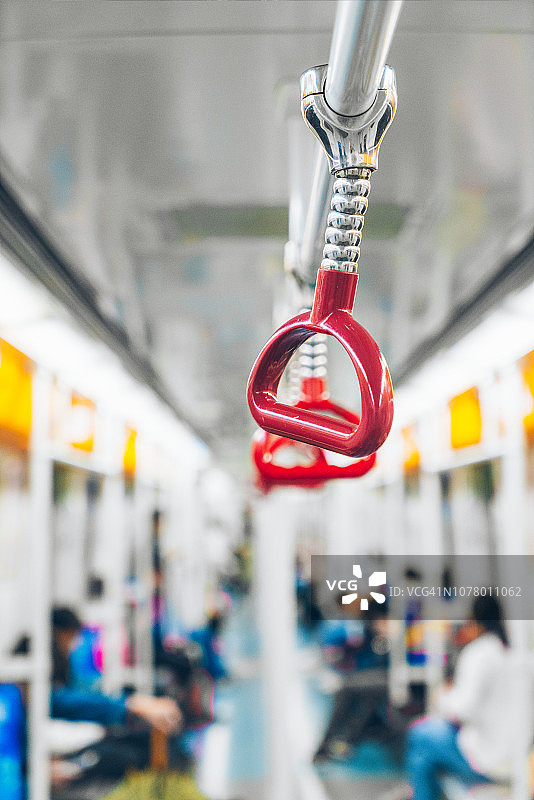 地铁列车上的扶手图片素材