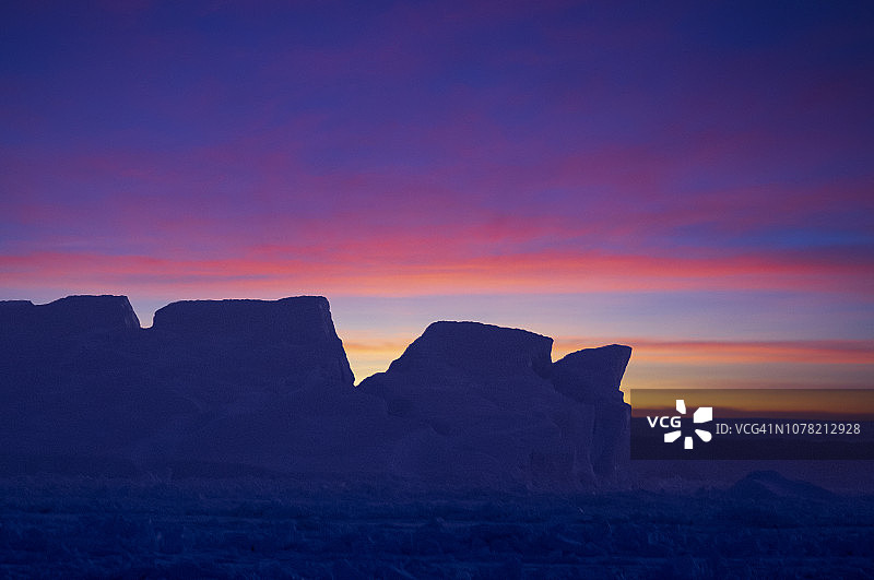 雪山日出图片素材