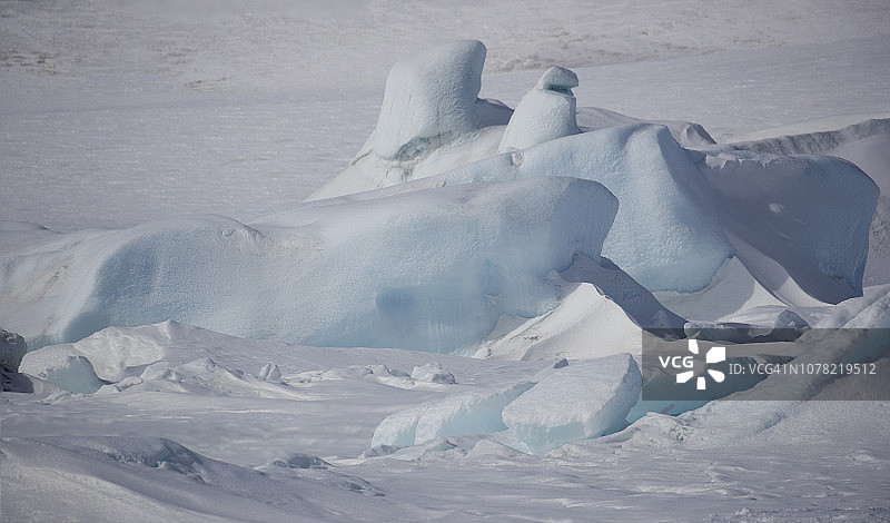 雪山上的冰山图片素材