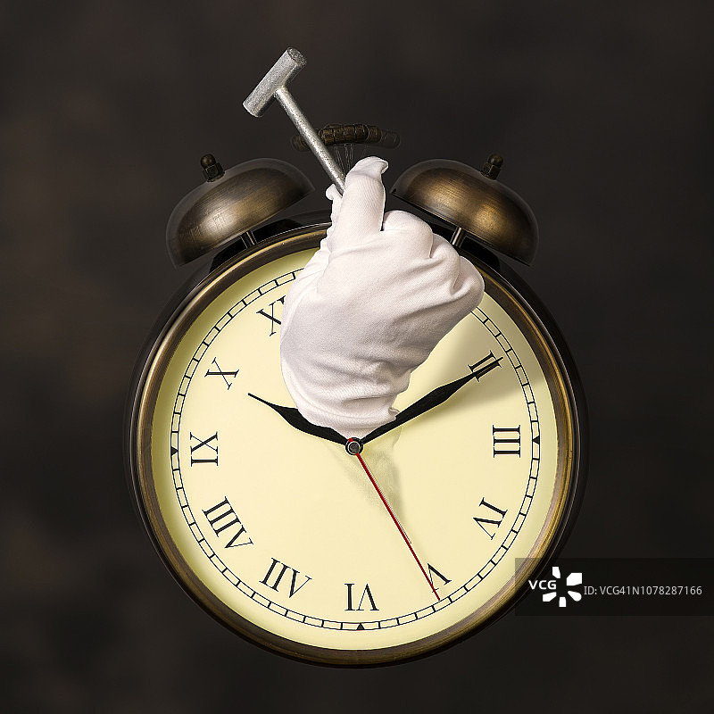 时钟与锤子图片素材