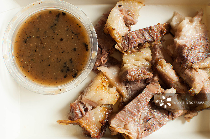 纸盒装肉汁烤牛肉片图片素材