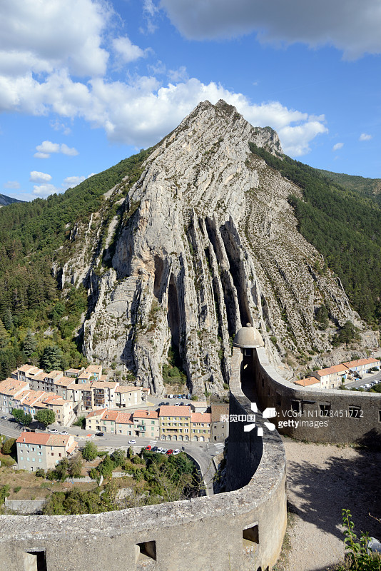 锡斯特龙普罗旺斯地区的拉博姆岩层景观图片素材