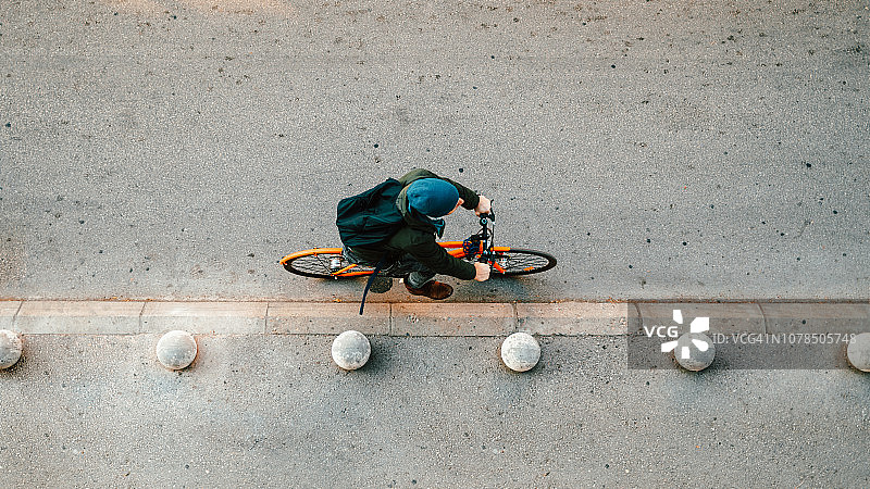 街上的城市骑行者图片素材