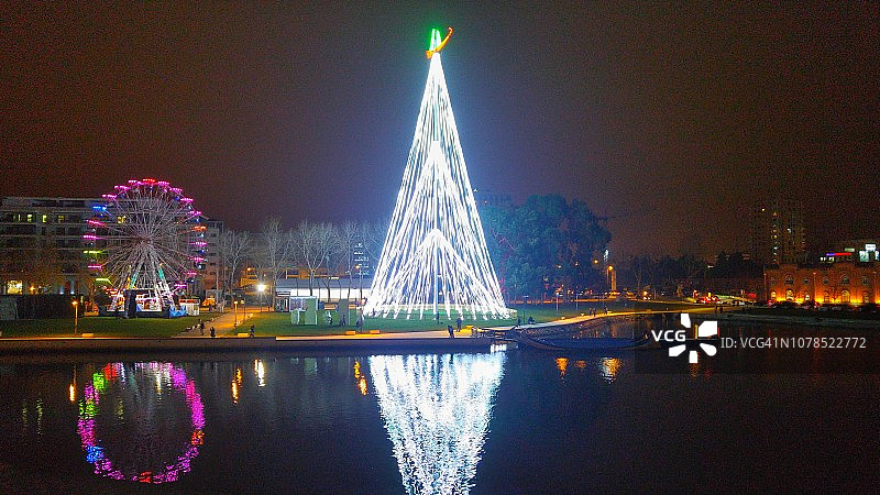 圣诞节倒影图片素材