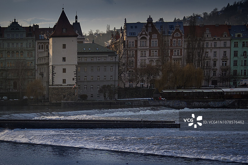 捷克共和国布拉格的伏尔塔瓦河风光图片素材