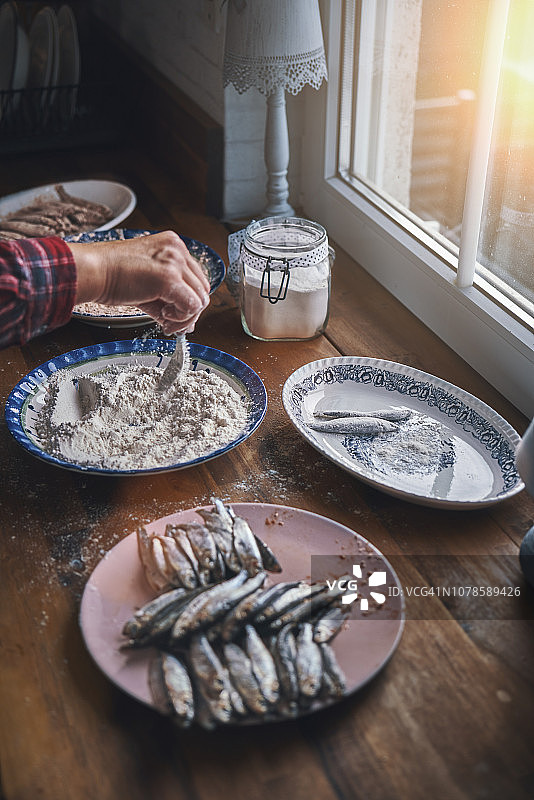 准备香脆胡瓜鱼图片素材