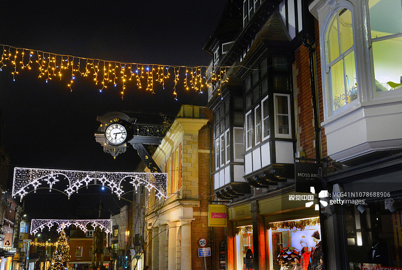 英格兰汉普郡温彻斯特高街上的圣诞节图片素材