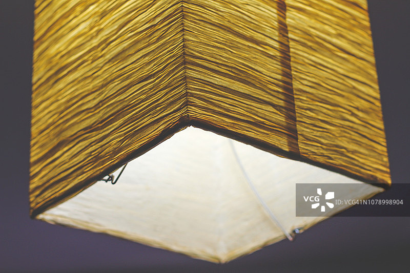 灯光照亮的特写灯具图片素材