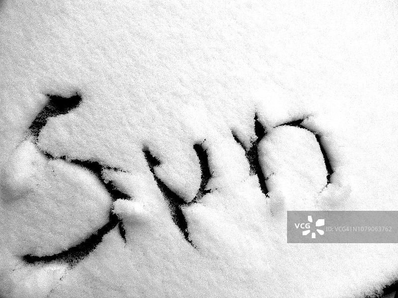 雪中太阳字样图片素材