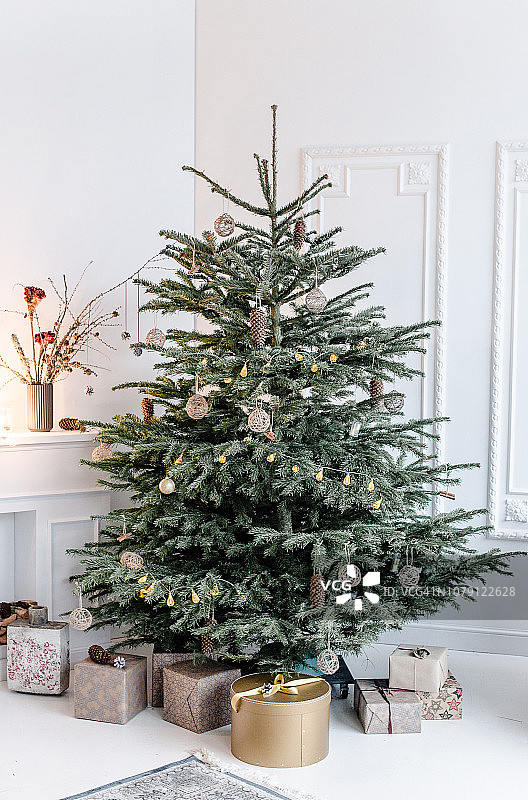 装饰圣诞树图片素材