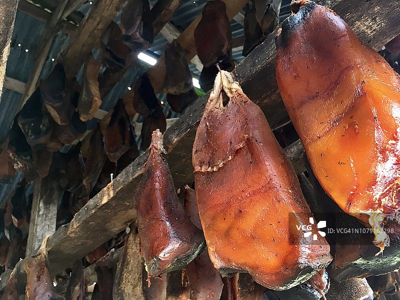 冰岛晾晒发酵鲨鱼肉图片素材