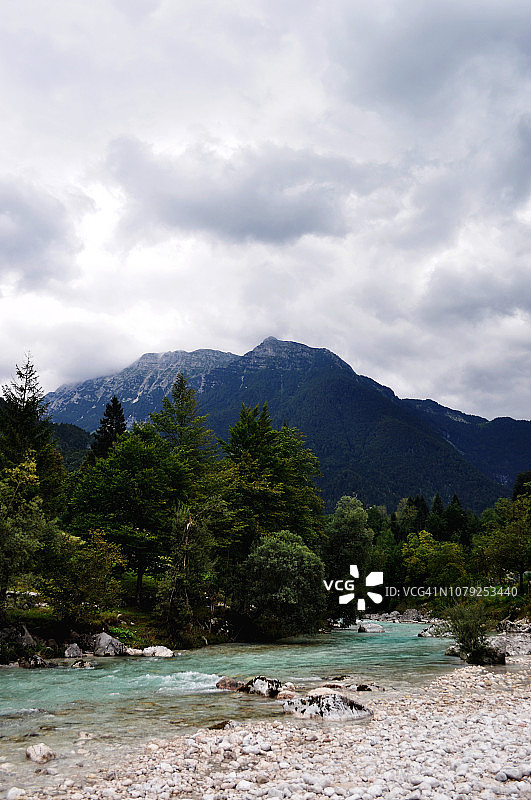 特里格拉夫国家公园的索卡翡翠河图片素材