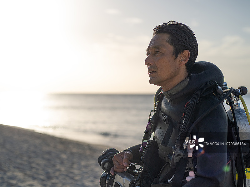 海滩潜水员肖像图片素材