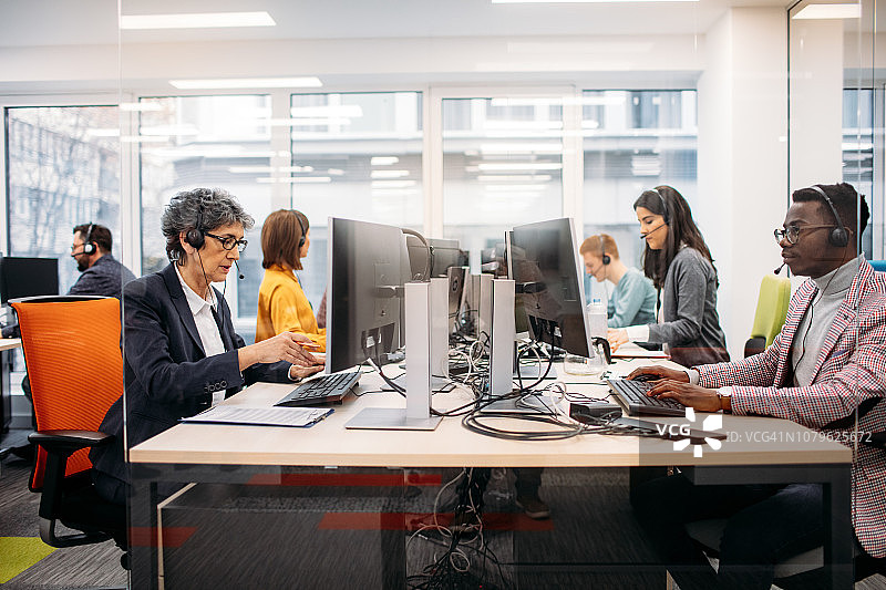 呼叫中心工作人员图片素材