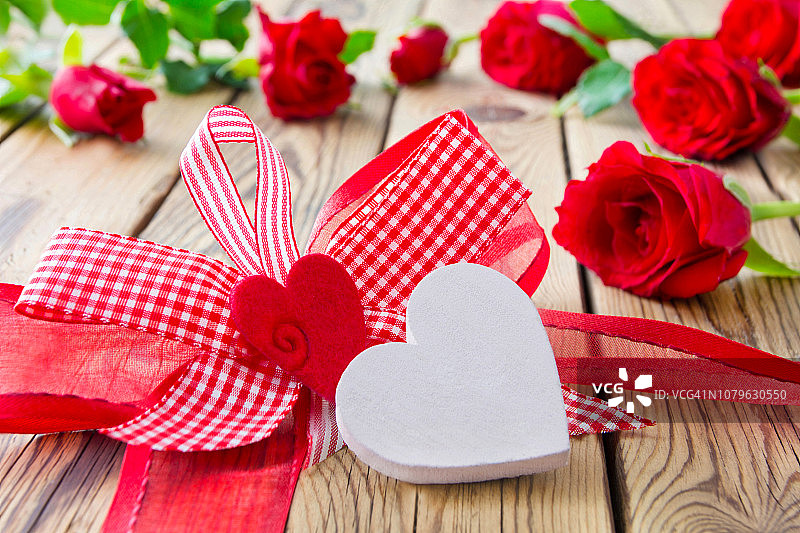 红玫瑰与心形图片素材