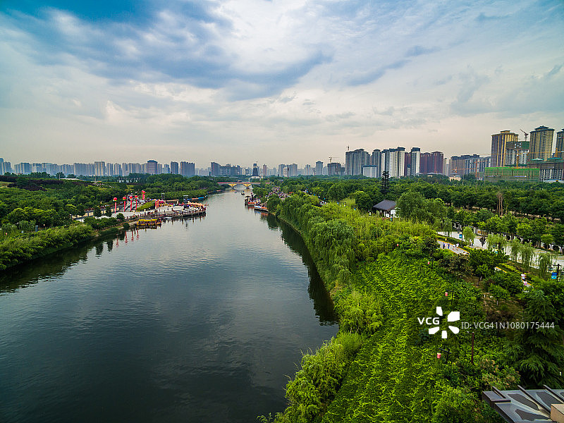 中国西安城市景观与天际线航拍图片素材