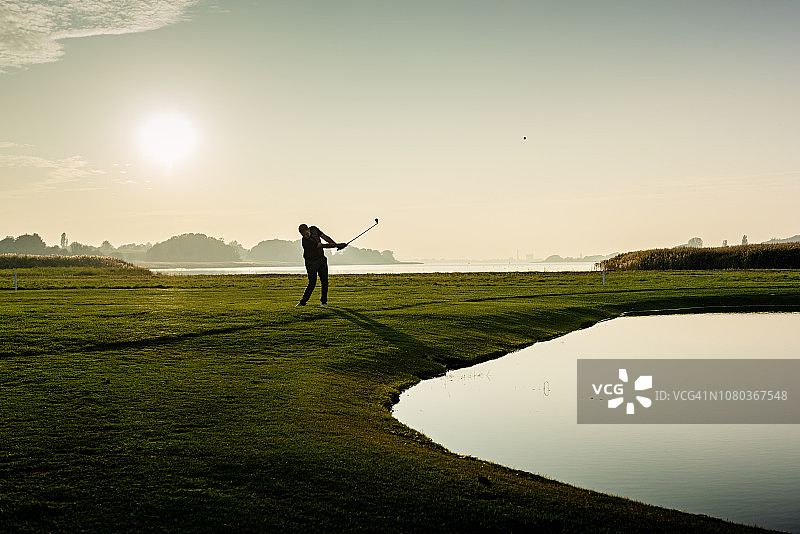 击出完美切球图片素材