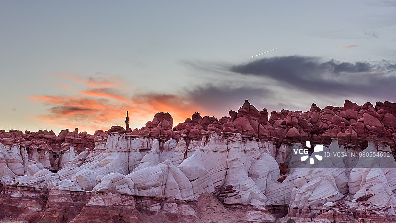 蓝色峡谷石林图片素材