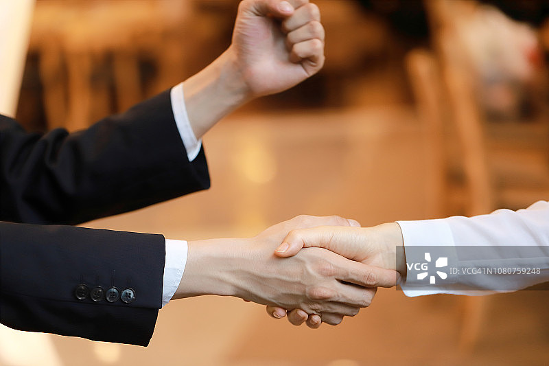 商务人士握手图片素材