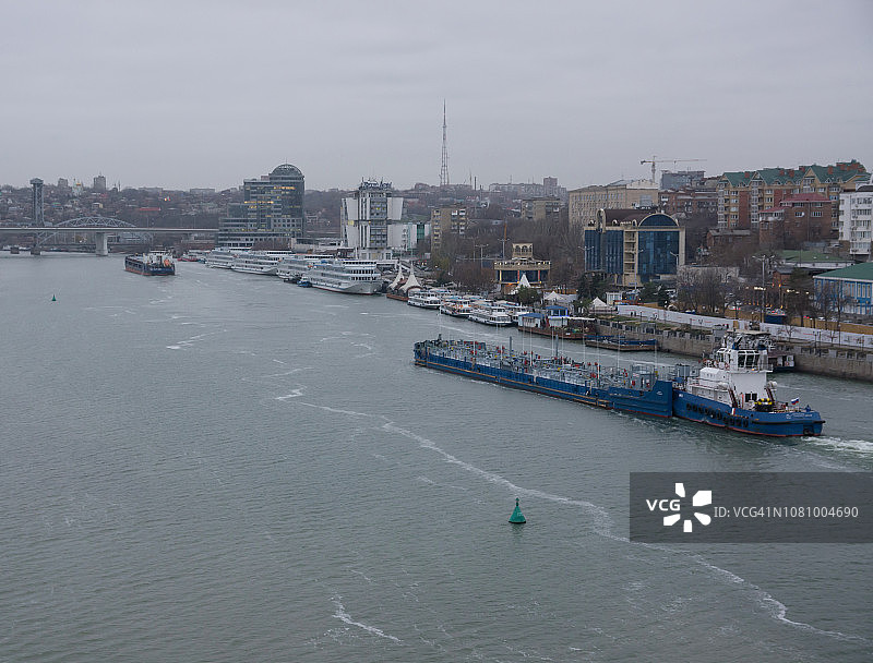 顿河上的驳船，位于罗斯托夫，俄罗斯南部图片素材