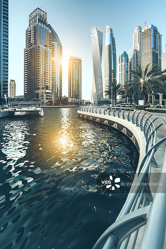 迪拜码头摩天大楼图片素材