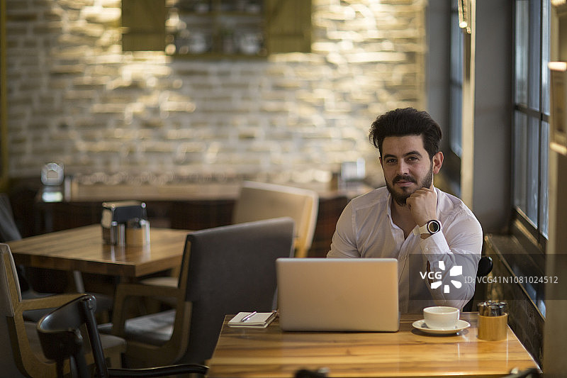 他的小生意进展顺利图片素材