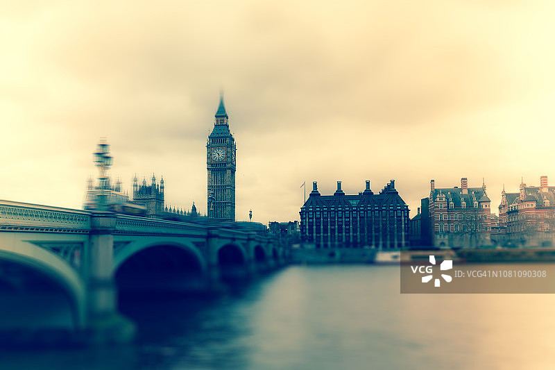 伦敦大本钟和议会大厦的散焦背景图片素材