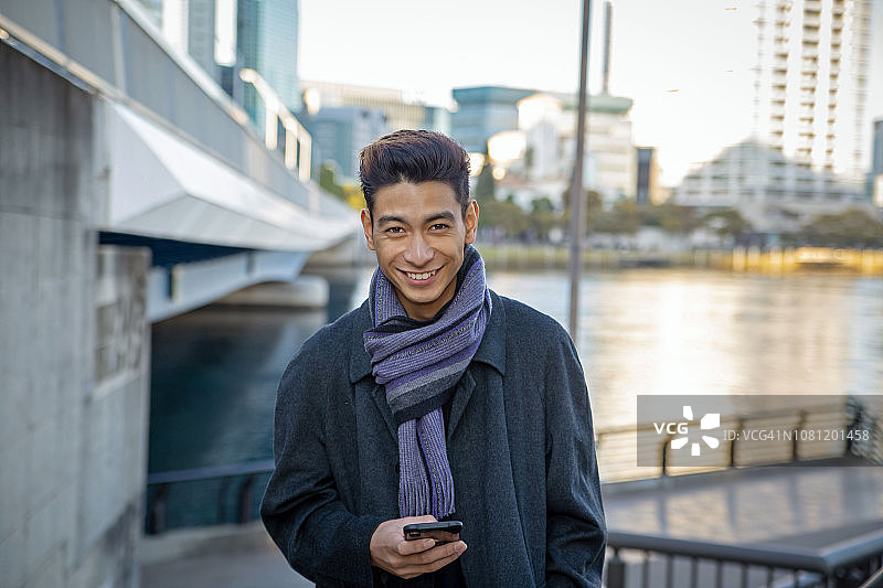 年轻的亚洲商人图片素材