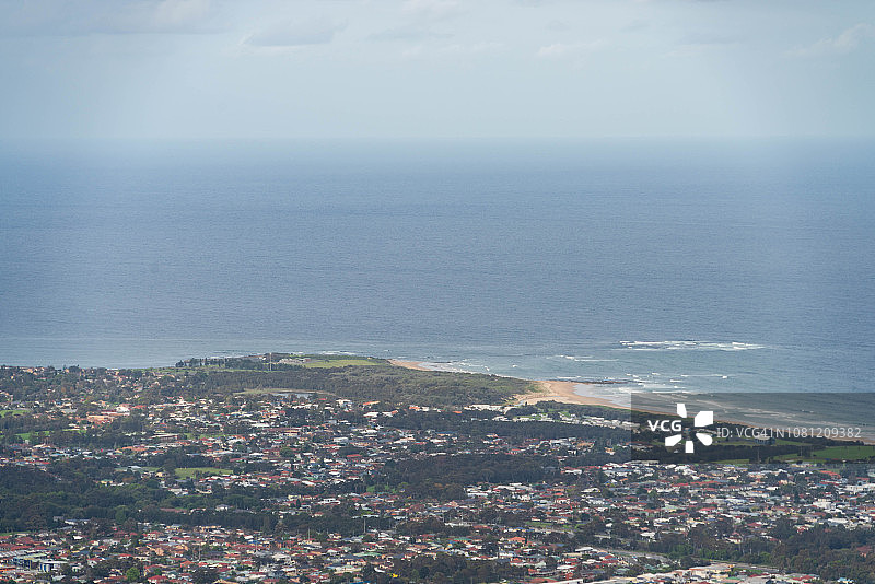 澳大利亚新南威尔士州卧龙岗市海岸线景色图片素材