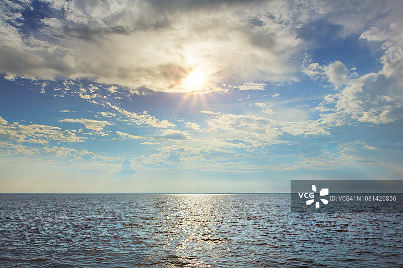 湖边的日落图片素材