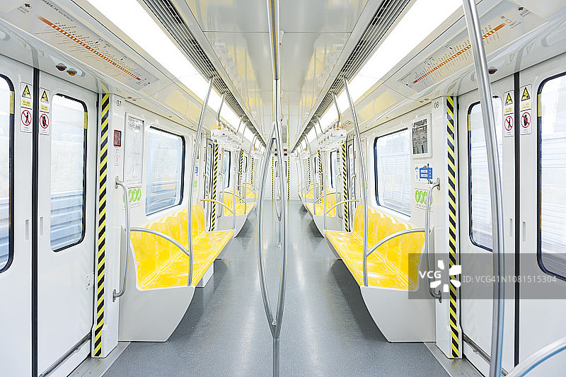 空旷的地铁列车图片素材