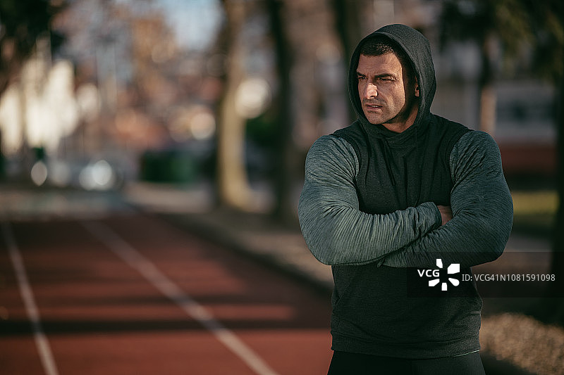 年轻男运动员图片素材