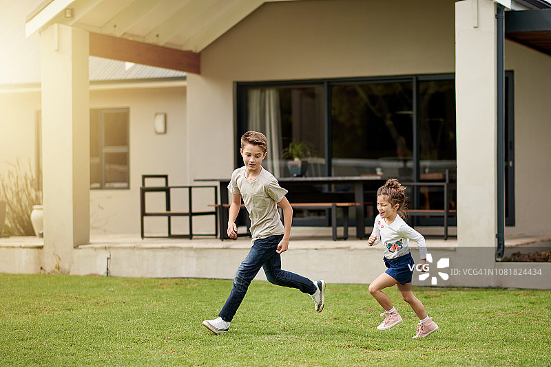 每到玩耍时间，他们总是很兴奋图片素材