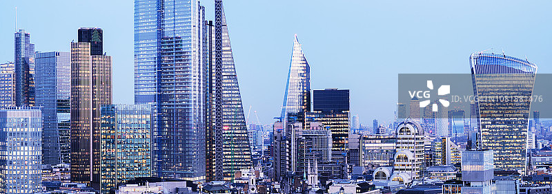 伦敦金融区未来天际线航拍图片素材