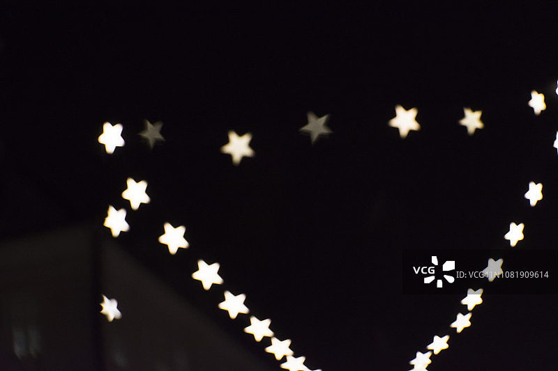 一串模糊的星光灯图片素材