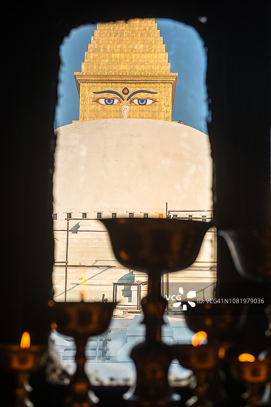 加德满都博达哈大佛塔的酥油灯图片素材